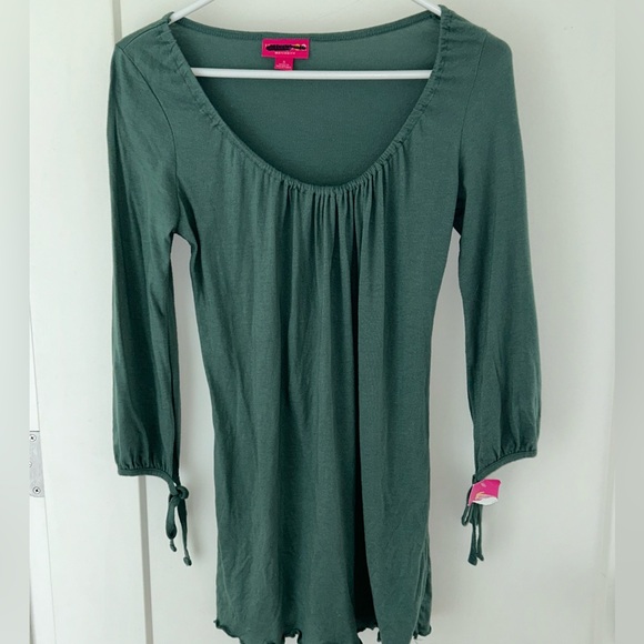 Liz Lange Maternity scoop neck tee sz S NWT - Picture 1 of 5